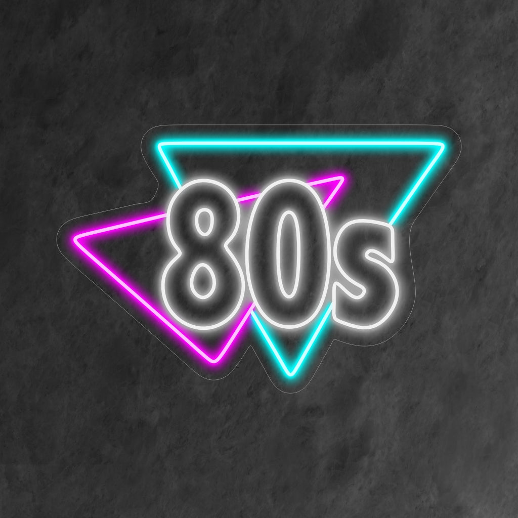 "80s Retro Style Neon Sign" tuo takaisin 1980-luvun eloisat tunnelmat tyylikkäässä neonmuotoilussa. Korosta tilaasi nostalgisella tyylillä ja rohkeilla väreillä, jotka vangitsevat retro-aikakauden olemuksen.