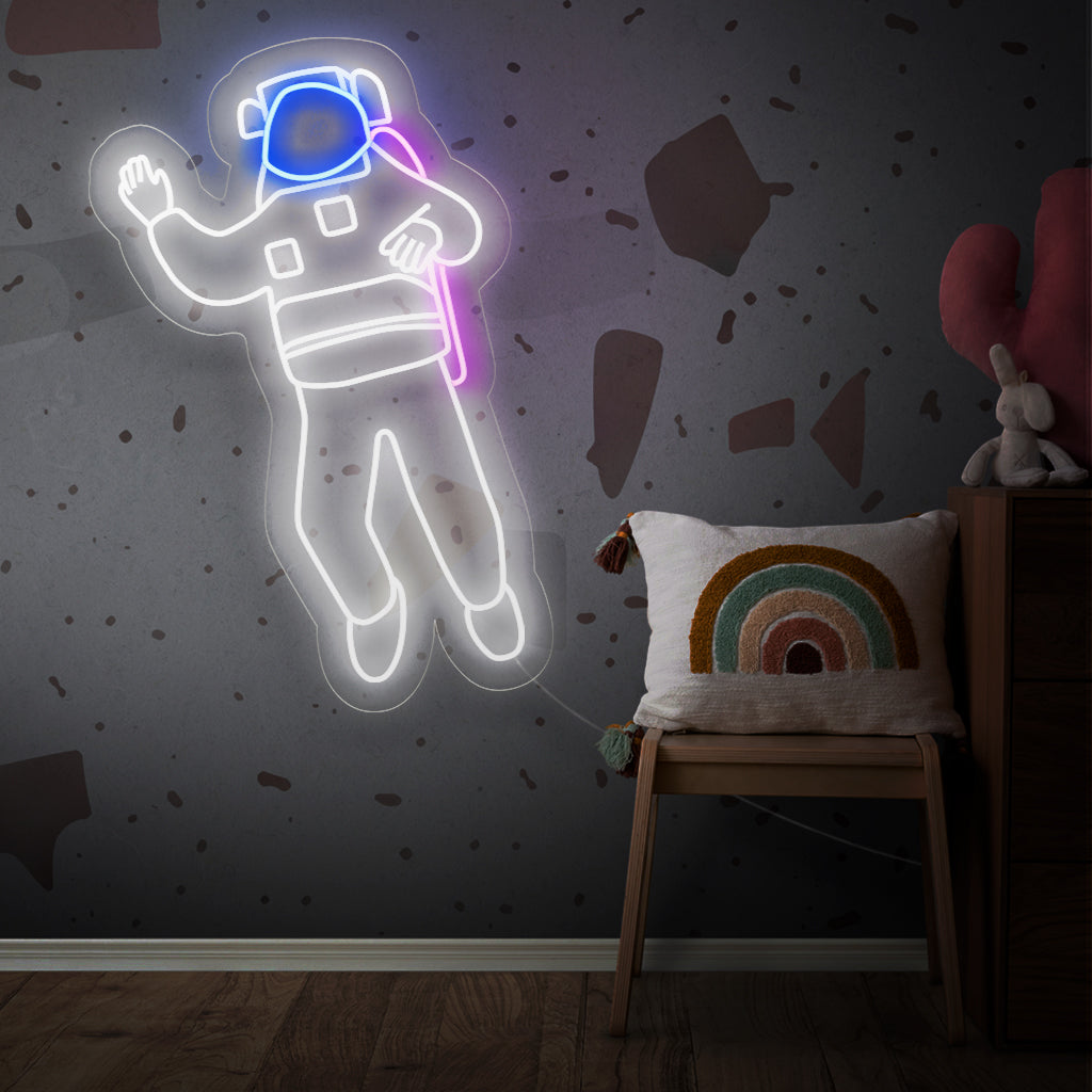 "Astronaut Neon Sign" - Kosminen neonvalo, jossa on ikoninen astronautin kuva, joka tuo tähtienvälistä ihmettä ja tutkimisen tunteen asuintilaasi.