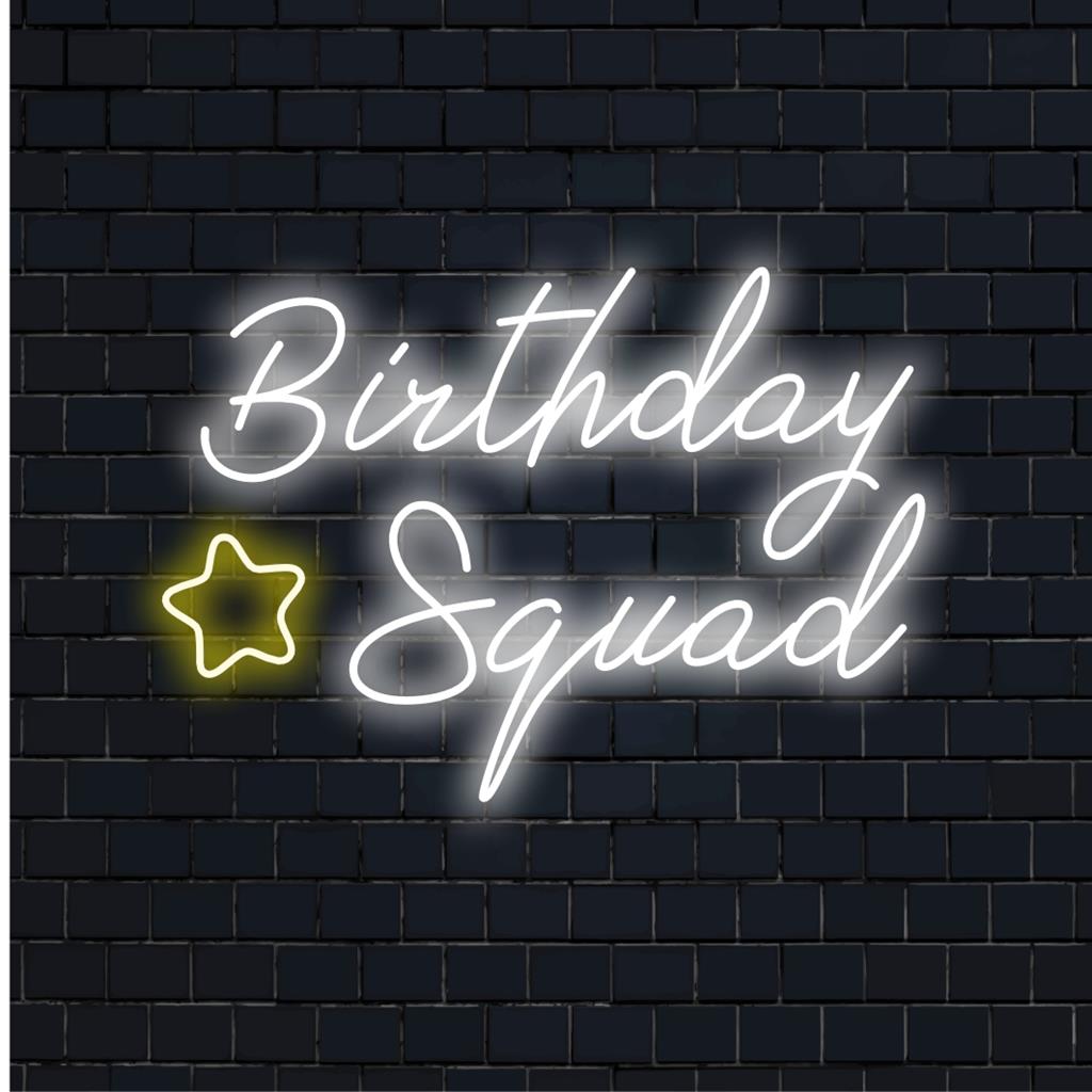 Birthday Squad Neon Sign: Mittatilaustyönä valmistettu LED-design, jossa on eloisaa tekstitaidetta, täydellinen neonvalaistukseen ja juhliin.