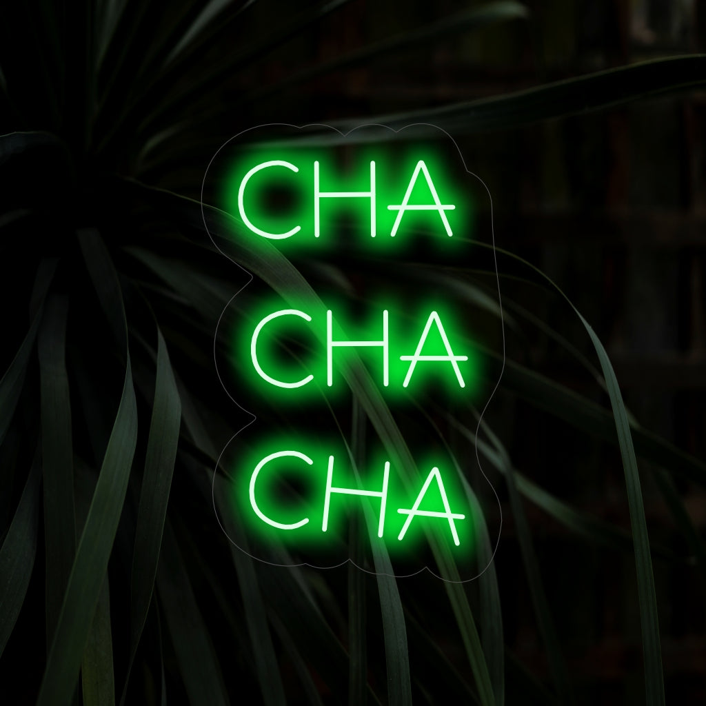 "Cha Cha Cha Neon Sign" ��� Eloisa ja dynaaminen neonvalo, jossa on sanat "Cha Cha Cha", joka tuo eloisaa energiaa ja tanssin inspiroimaa charmia tilaan.