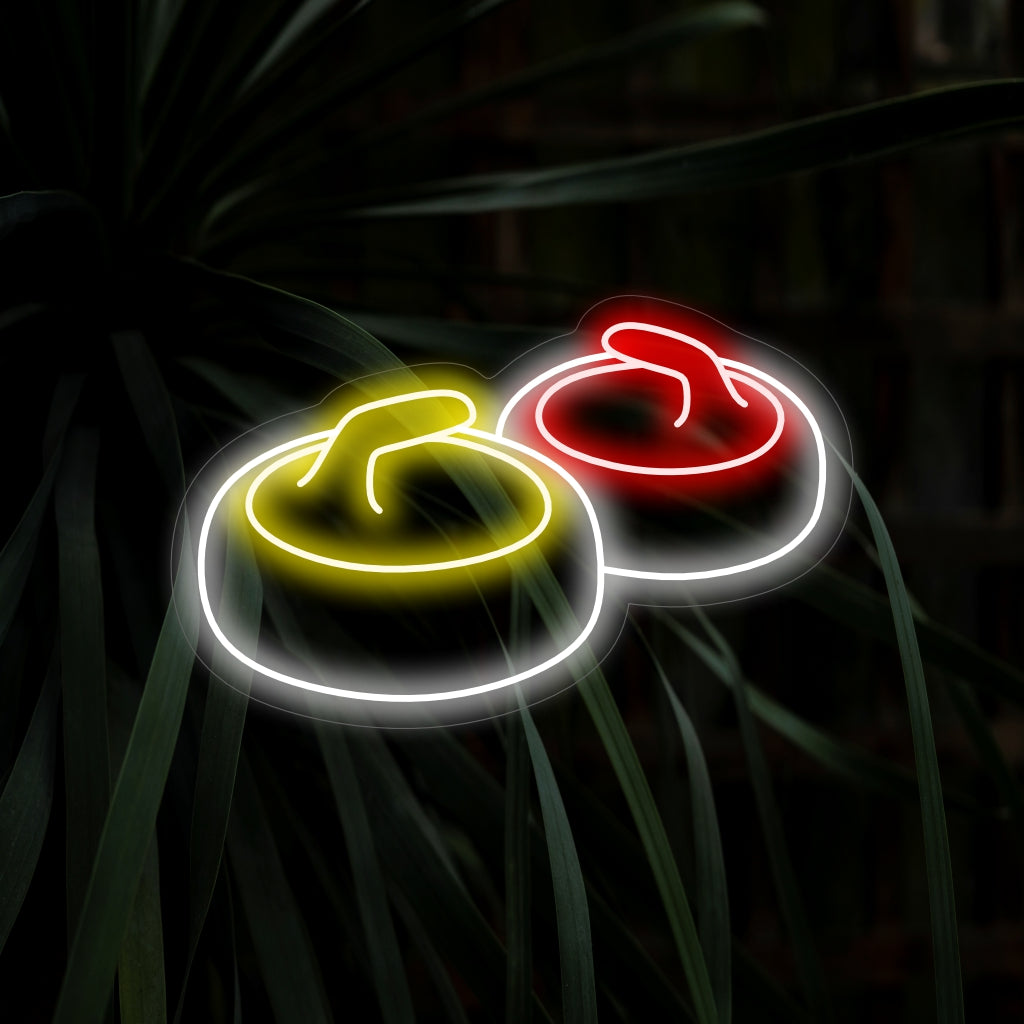 "Curling Rock Neon Sign" ��� Urheilullinen ja dynaaminen neonvalo, joka esittelee ikonista curling rockia ja lisää tilaan eloisuutta ja kilpailuhenkistä tunnelmaa.