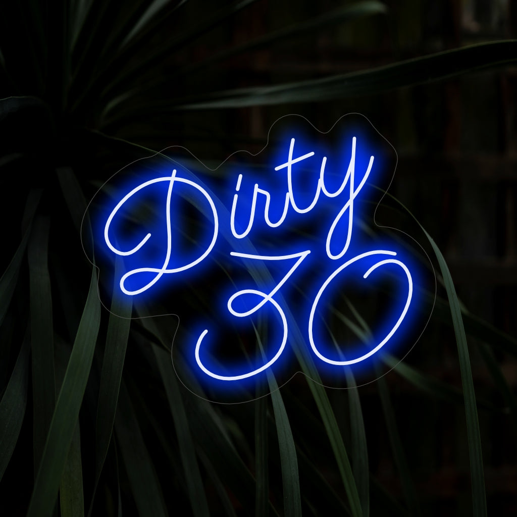 "Dirty 30 Neon Sign" syttyy eloisalla hehkulla ja lisää juhlaan leikkisää ja eloisaa tunnelmaa, joka on täydellinen 30-vuotispäivän virstanpylvääksi.