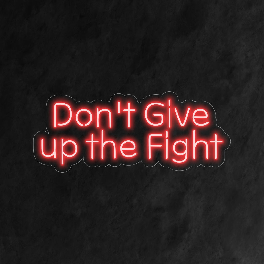 "Don't Give up the Fight Neon Sign" syttyy rohkealla hehkulla, inspiroivalla sitkeydellä ja joustavuudella, joten se sopii täydellisesti tiloihin, joissa juhlitaan taisteluhenkeä.