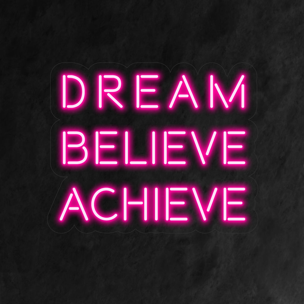 "Dream, Believe, Achieve Neon Sign" säteilee voimaantumista, symboloi muutosta matkaa unelmasta saavutukseen, mikä tekee siitä ihanteellisen motivaatiotiloihin.