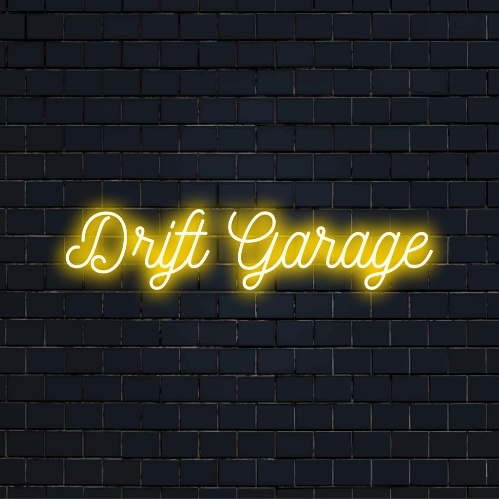 Näyttävä Drift Garage LED-neonkyltti eloisissa väreissä, sopii täydellisesti yksilölliseen neonvalosisustukseen missä tahansa tilassa.