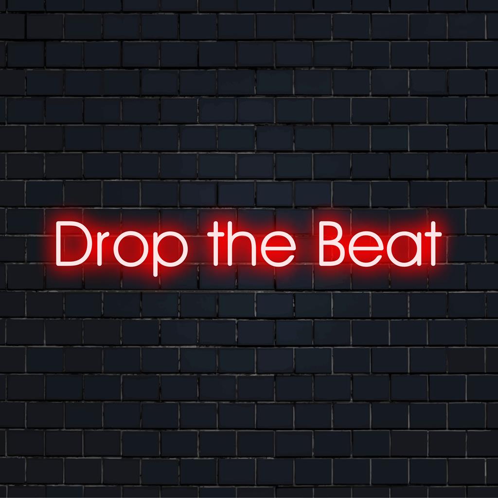 Mukautettu LED-neonkyltti, jossa on rohkea, musiikin inspiroima tekstimuotoilu, joka sopii täydellisesti eloisaan seinän sisustukseen ja klubitunnelmaan.