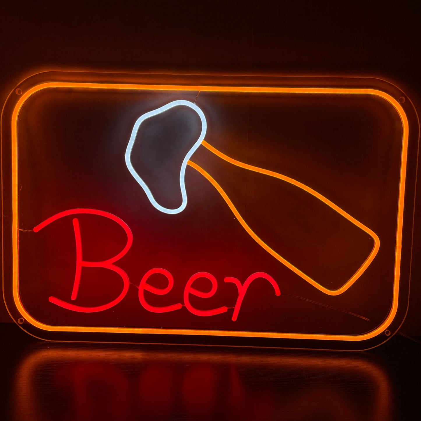 "Foamy Bottled Beer Neon Sign" - Pubitunnelmaa kupliva, täydellinen baareihin ja panimoihin, jotka juhlivat kylmän, vaahtoavan oluen iloa.