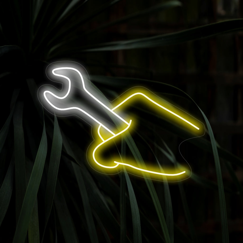 "Hand Holding A Wrench Tool Neon Sign" - Käsityötaitoa ja käsityötä juhliva, täydellinen työpajoihin ja mekaanikkoliikkeisiin, omistettu ammattitaidolle ja käsityötaitoon.