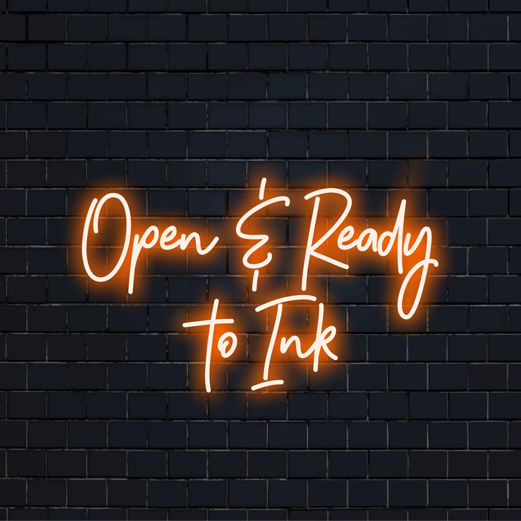 LED-valokyltti, jossa on kutsuva viesti Open Ready To Ink kirkkain, lihavoituin kirjaimin, sopii täydellisesti tatuointistudioihin tai kioskeihin.