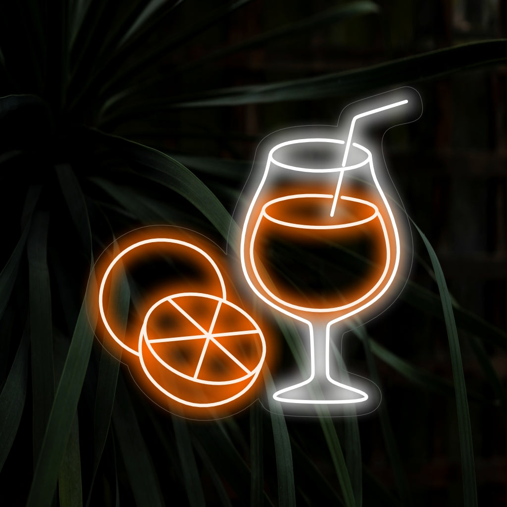 "Orange Juice Glass Neon Sign" on eloisa ja virkistävä lisäys, joka sopii täydellisesti tiloihin, joissa juhlitaan appelsiinimehun herkullista hyvyyttä. Valaise sitrusmaisella vivahteella!