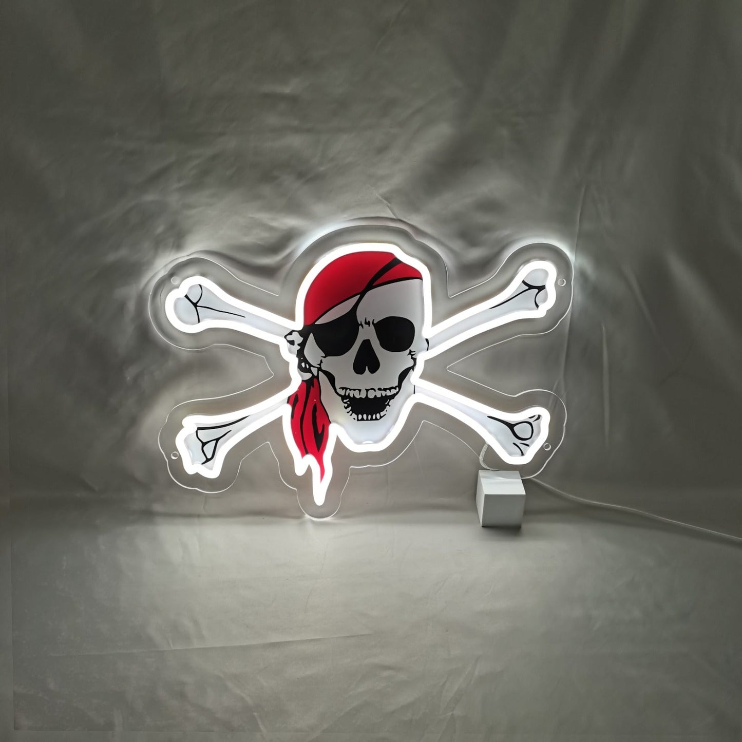 Pirate Skull UV Print LED-valokyltti - The Art Neon