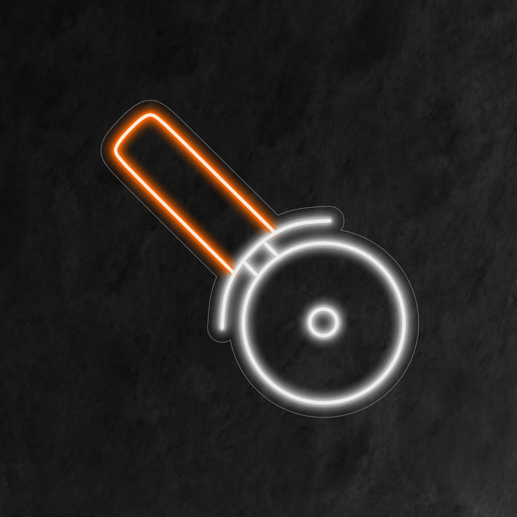 "Pizza Cutter Wheel Neon Sign" on omituinen ja kulinaarinen lisäys, joka sopii täydellisesti tiloihin, joissa arvostetaan pizzan valmistusta. Valaise pizzan ystävän tunnelmalla!