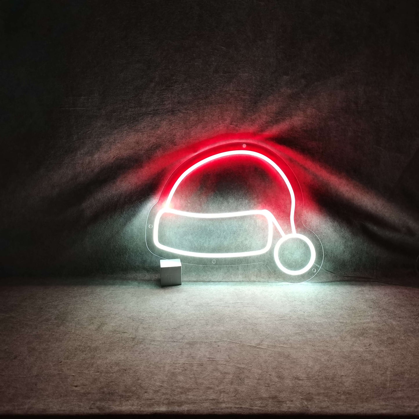 Joulupukin hattu valokyltti - Art Neon