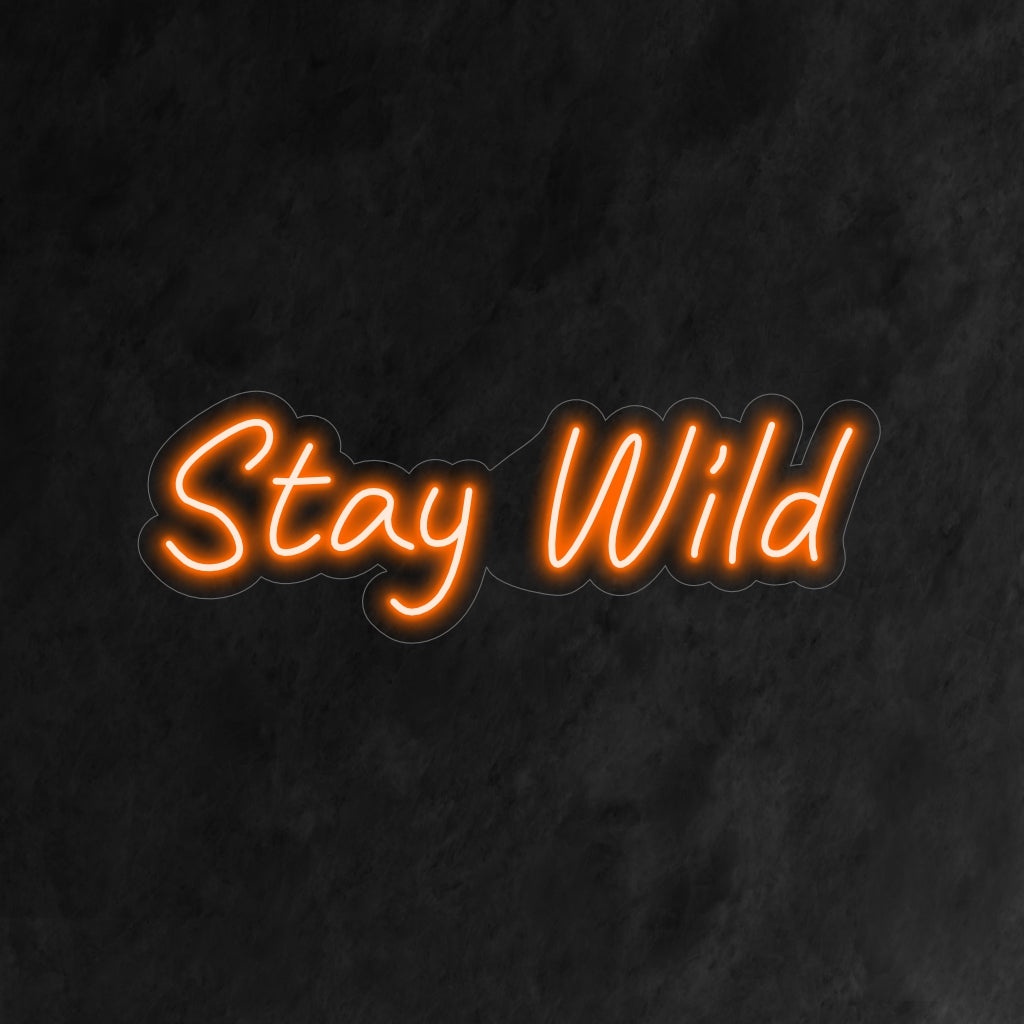 "Stay Wild Neon Sign" on inspiroiva ja seikkailunhaluinen lisä sisustukseen. Neonvalo, joka kannustaa vapaahenkiseen ja kesyttömään elämänasenteeseen.