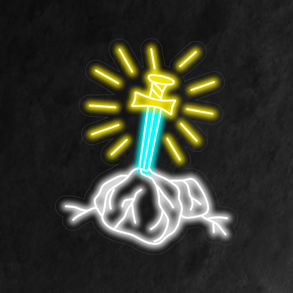 "Sword in the Stone Neon Sign" on myyttinen ja lumoava lisä fantasia-aiheiseen sisustukseen. Neonvalo, joka vangitsee legendaarisen miekan kiveen.