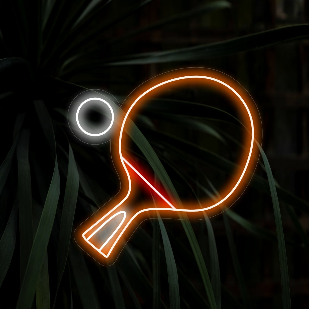 "Table Tennis Racket and Ball Neon Sign" lisää urheilullista tunnelmaa dynaamisella muotoilullaan ja luo energisen hehkun, joka juhlii pelin jännitystä tilassasi.