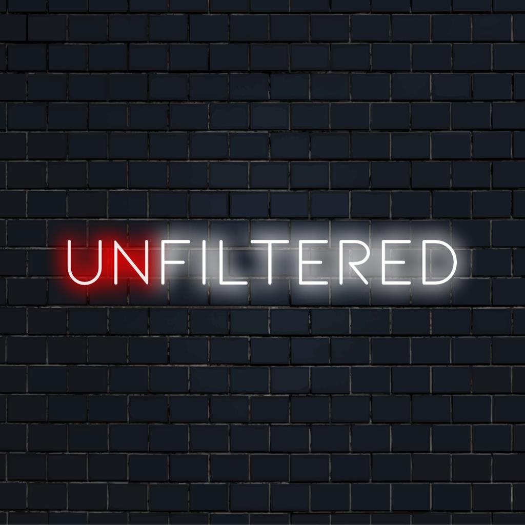 Käsintehty LED-valokyltti: eloisa ja muokattavissa ainutlaatuiseen sisustukseen. Kirkastaa tiloja mukautetulla neontaiteellisella tyylillä.