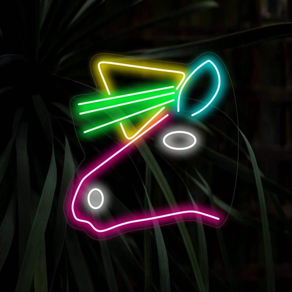 "Unicorn Head -neonkyltti" oikolla hehkulla, joka tuo taikuutta ja lumoa tilaan.