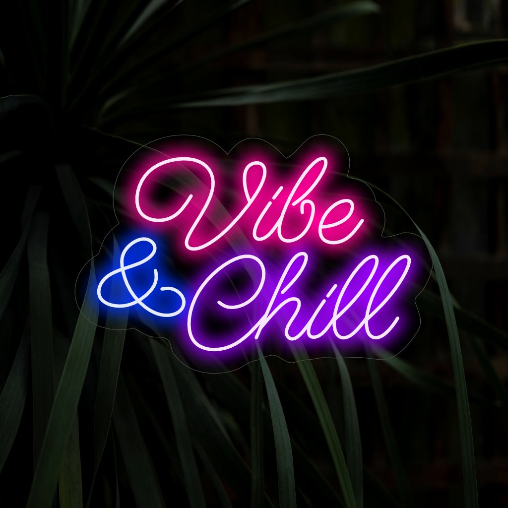"Vibe & Chill Neon Sign" luo trendikkään ja rennon tunnelman viileällä hehkullaan, joka kannustaa rentoutumaan ja hyvään tunnelmaan tilaan.