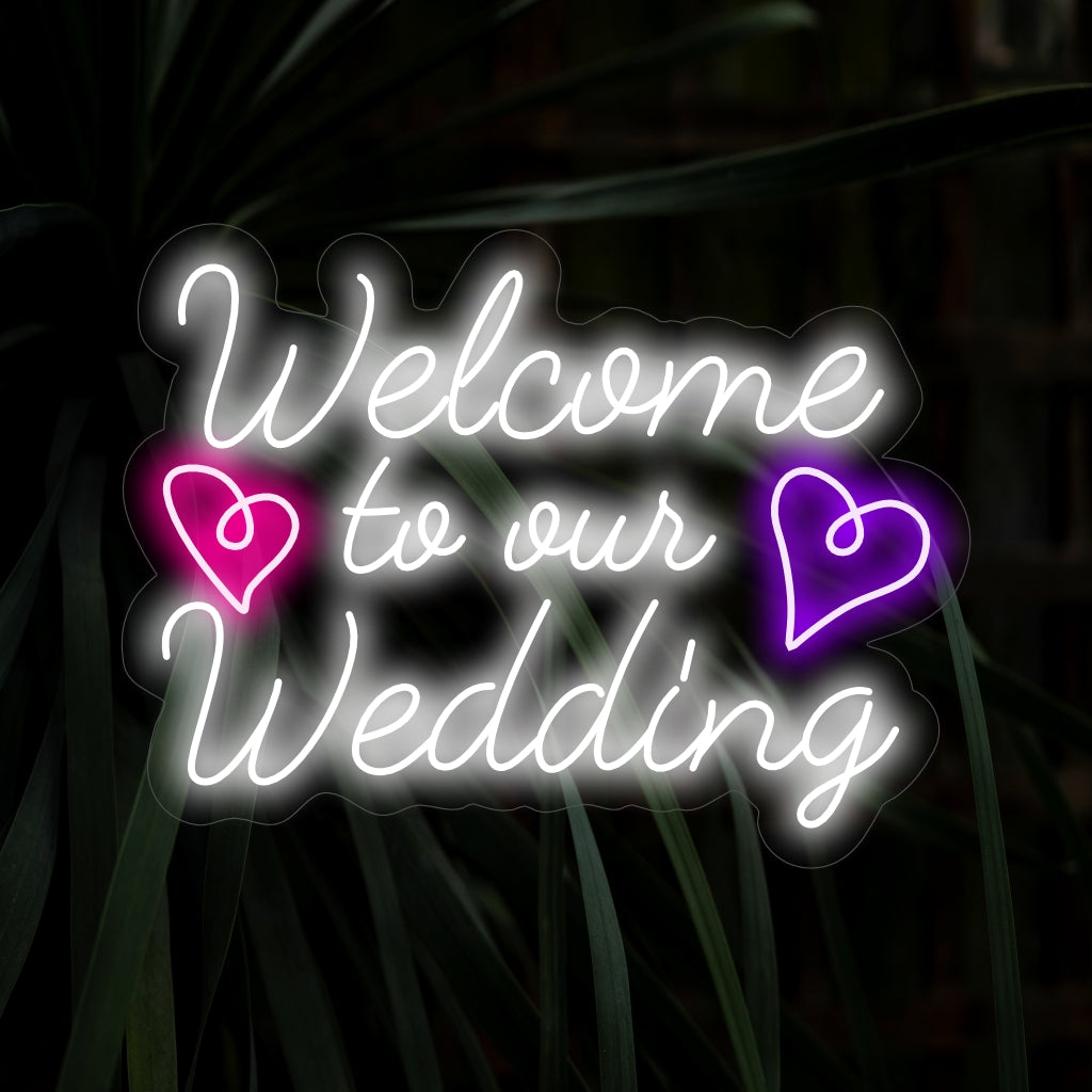 "Welcome to Our Wedding Neon Sign" kutsuu ilolla, sen neonhehku juhlii kahden sydämen liittoa häätilassasi.