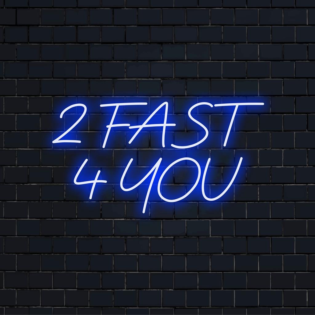 Custom 2 Fast 4 You LED-valokyltti eloisissa väreissä; ihanteellinen sisustukseen, joka lisää rohkeaa ilmettä mihin tahansa tilaan.