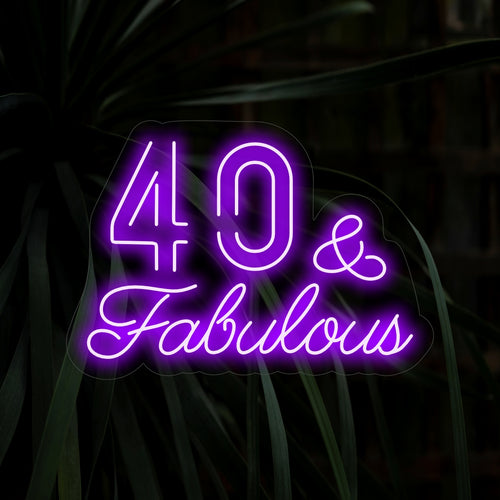 "40 & Fabulous Neon Sign" lisää juhlaasi tyyliä tyylikkäillä fonteilla. Täydellinen upeaan 40-vuotisjuhlaan.