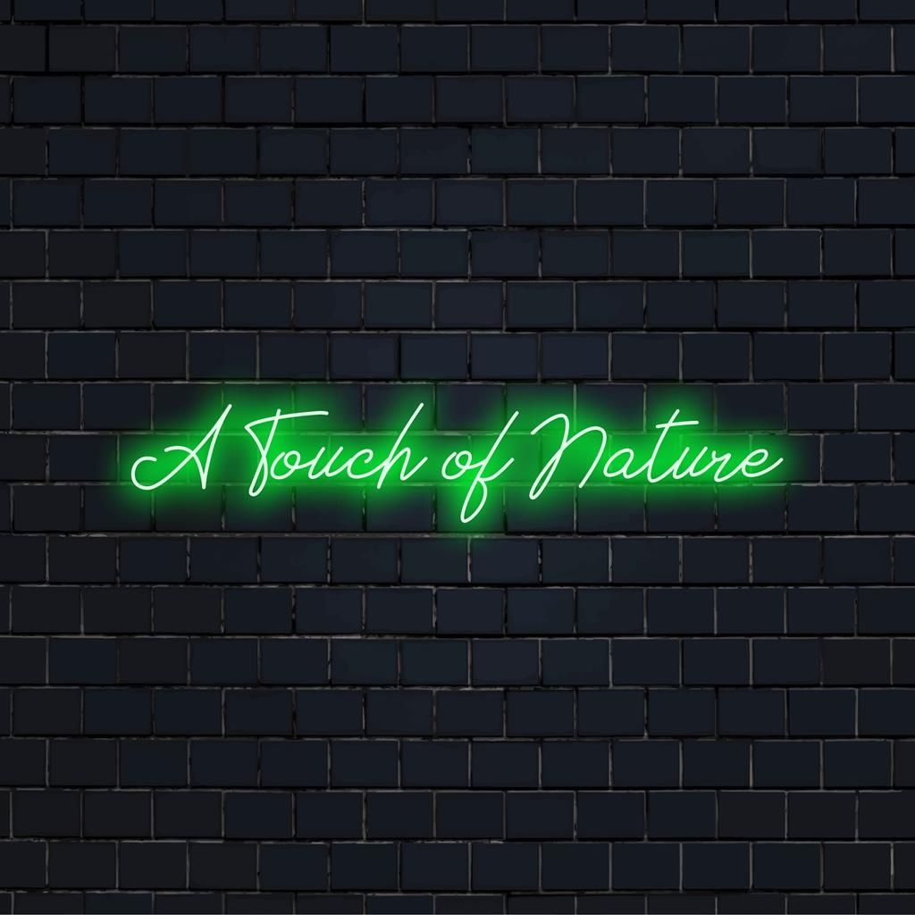 A Touch Of Naturen räätälöity LED-neonkyltti, täydellinen valaisemaan tilaasi ainutlaatuisella ja yksilöllisellä hehkulla.