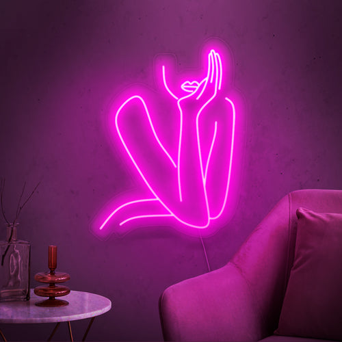 "Abstract Art Woman Neon Sign" huokuu modernia hienostuneisuutta tyylikkäällä siluettilla. Korosta tilaasi välittömästi tällä tyylikkäällä neonvalolla, joka lisää ripauksen nykyaikaista eleganssia mihin tahansa ympäristöön.