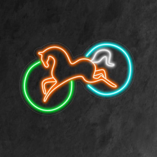 "Abstract Horse Neon Sign" tarjoaa tyylikkään ja taiteellisen hehkun, joka on ihanteellinen lisäämään nykyaikaista tunnelmaa mihin tahansa tilaan kiehtovalla abstraktilla hevoskuviolla.