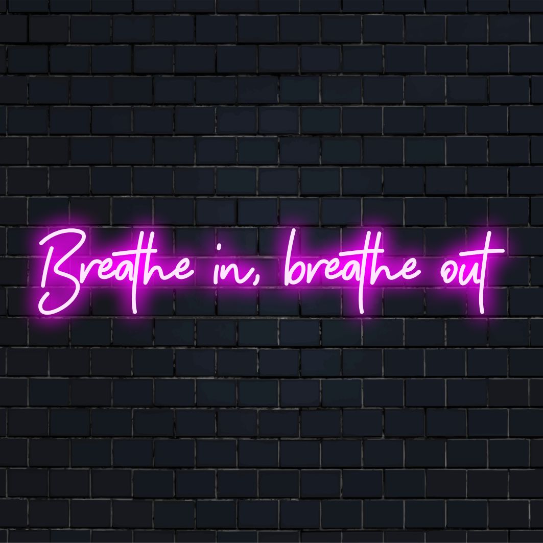Mukautettu LED-neonkyltti, jossa näkyy Breathe In, Breathe Out, täydellinen lisäämään rauhoittavaa hehkua mihin tahansa tilaan. Neonvalo sisustus.