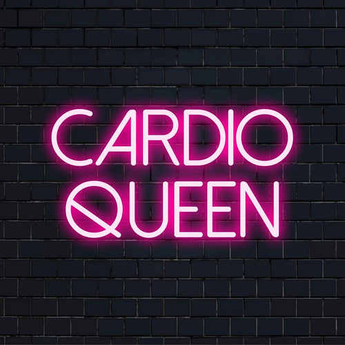 Räätälöity LED-valokyltti Cardio Queen -kirjoituksella tyylikkäällä kursiivilla, ihanteellinen harjoitustiloihin tai kuntosalin inspiroimaan sisustukseen.