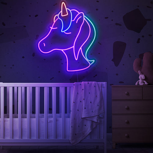 "Cute Unicorn Neon Sign" syttyy neonhehkulla, täyttäen lapsesi tilan lumoavilla ja suloisilla fiiliksillä, jotka ovat ihanteellisia luomaan unenomaisen ja maagisen tunnelman makuuhuoneisiin tai leikkialueisiin.