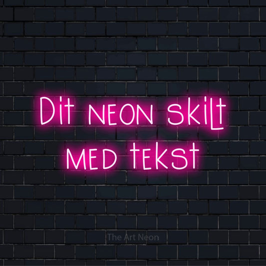Personligt neonskilt med teksten “Dit neon skilt med tekst” på en sort murstensvæg
