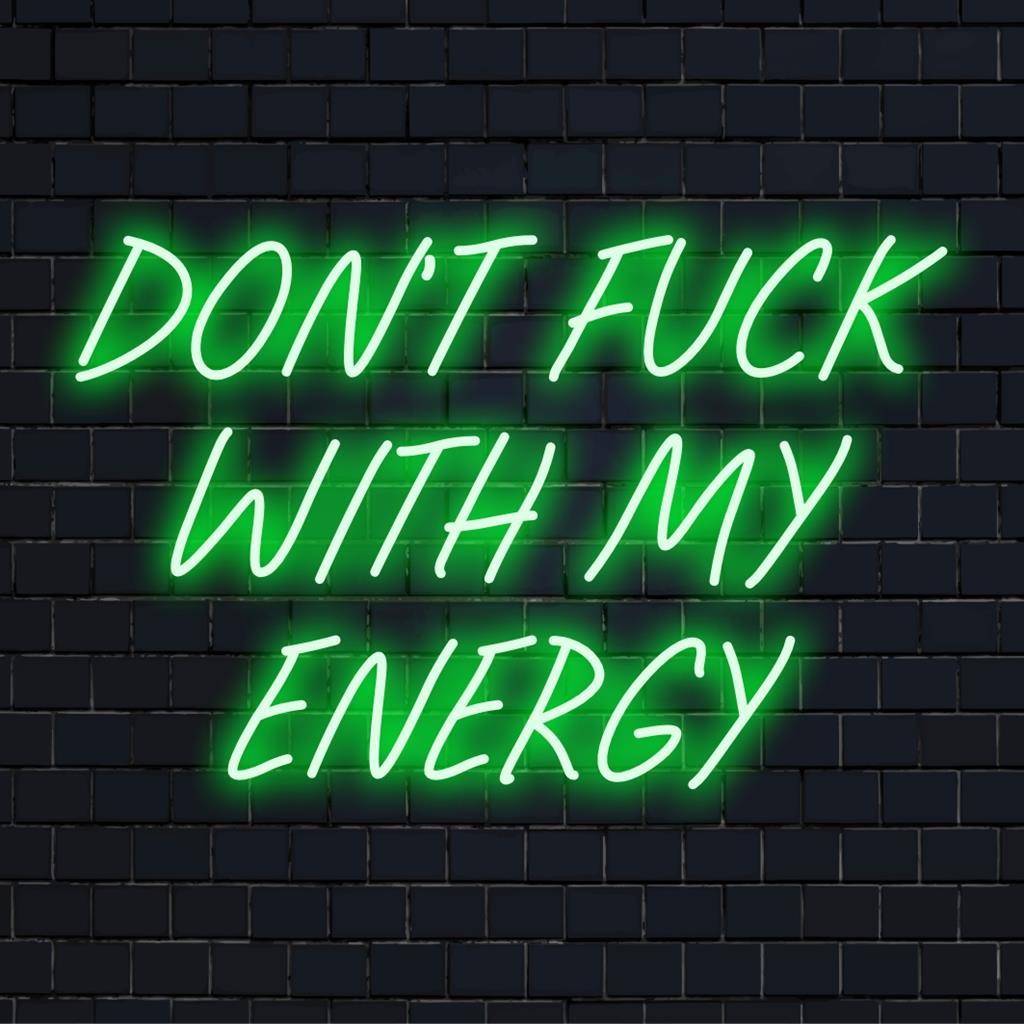 Eloisa LED-neonkyltti, jossa on rohkea Don't Fuck My Energy -lause, täydellinen henkilökohtainen neontarjous tilaan.