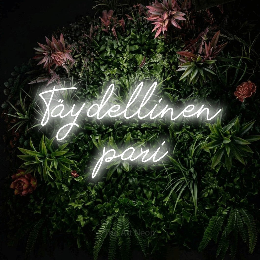 LED neon sign reading “Täydellinen pari”, arranged in 2 lines.