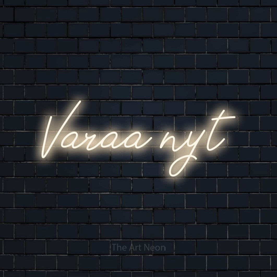 LED neon sign reading “Varaa nyt”, arranged in a single line.