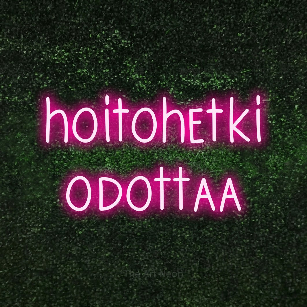 LED neon sign reading “hoitohetki odottaa”, arranged in 2 lines.