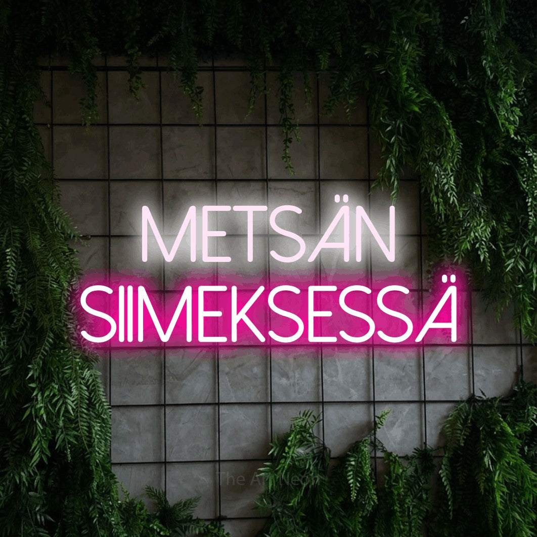 LED neon sign reading “METSÄN SIIMEKSESSÄ”, arranged in 2 lines.