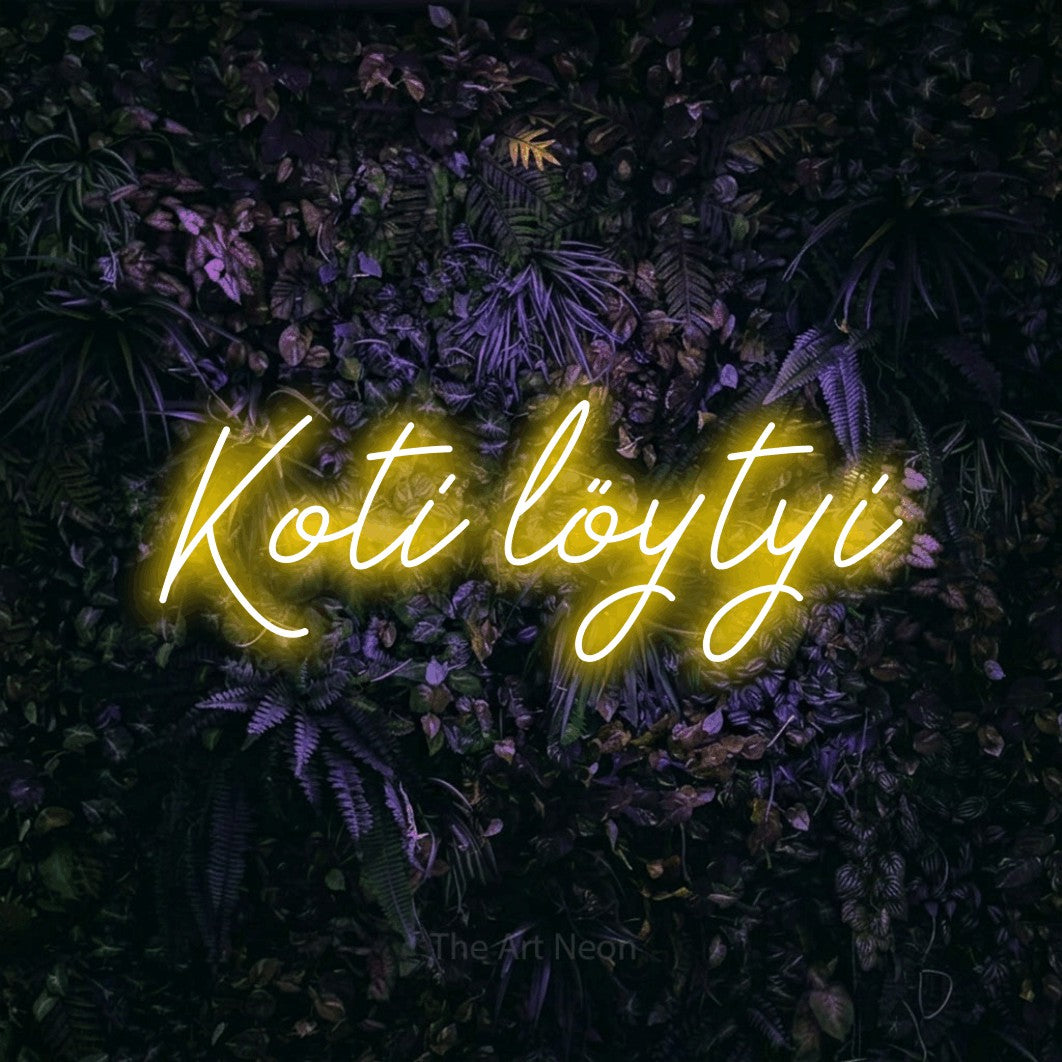LED neon sign reading “Koti löytyi”, arranged in a single line.