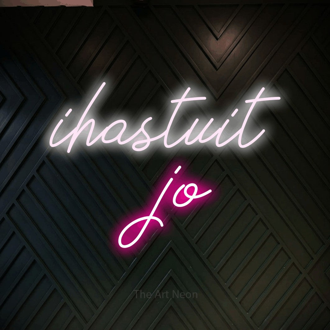 LED neon sign reading “ihastuit jo”, arranged in 2 lines.