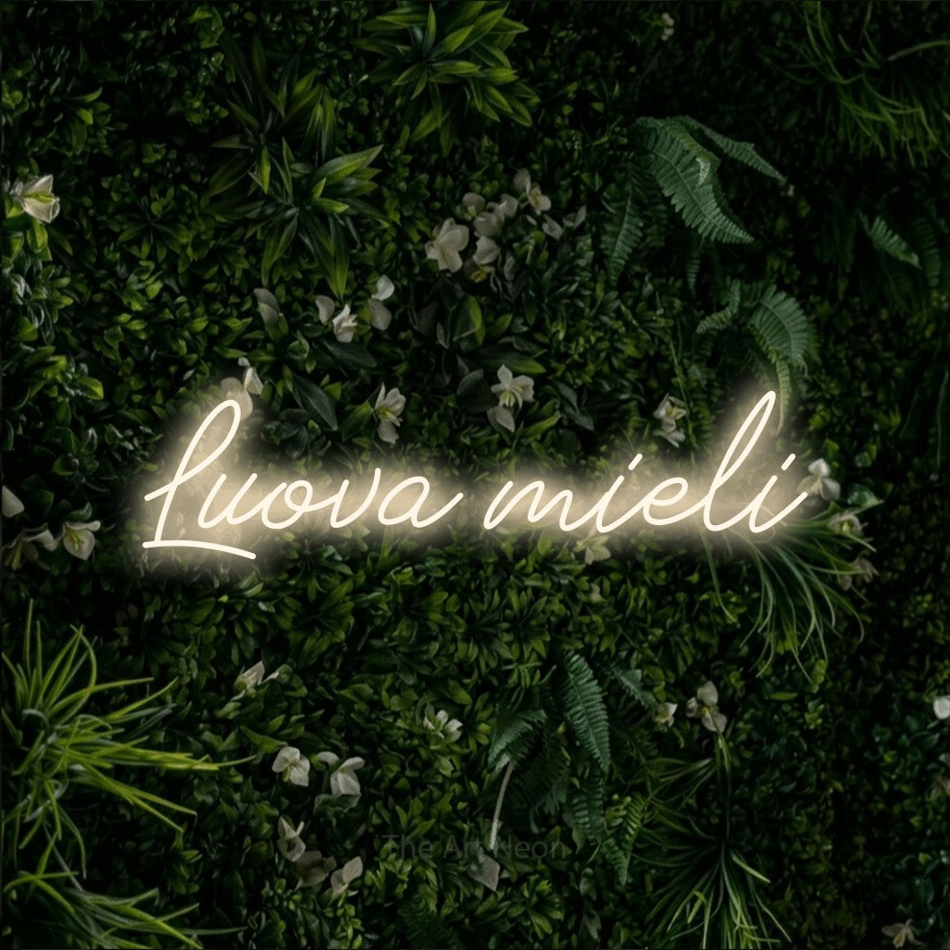 LED neon sign reading “Luova mieli”, arranged in a single line.