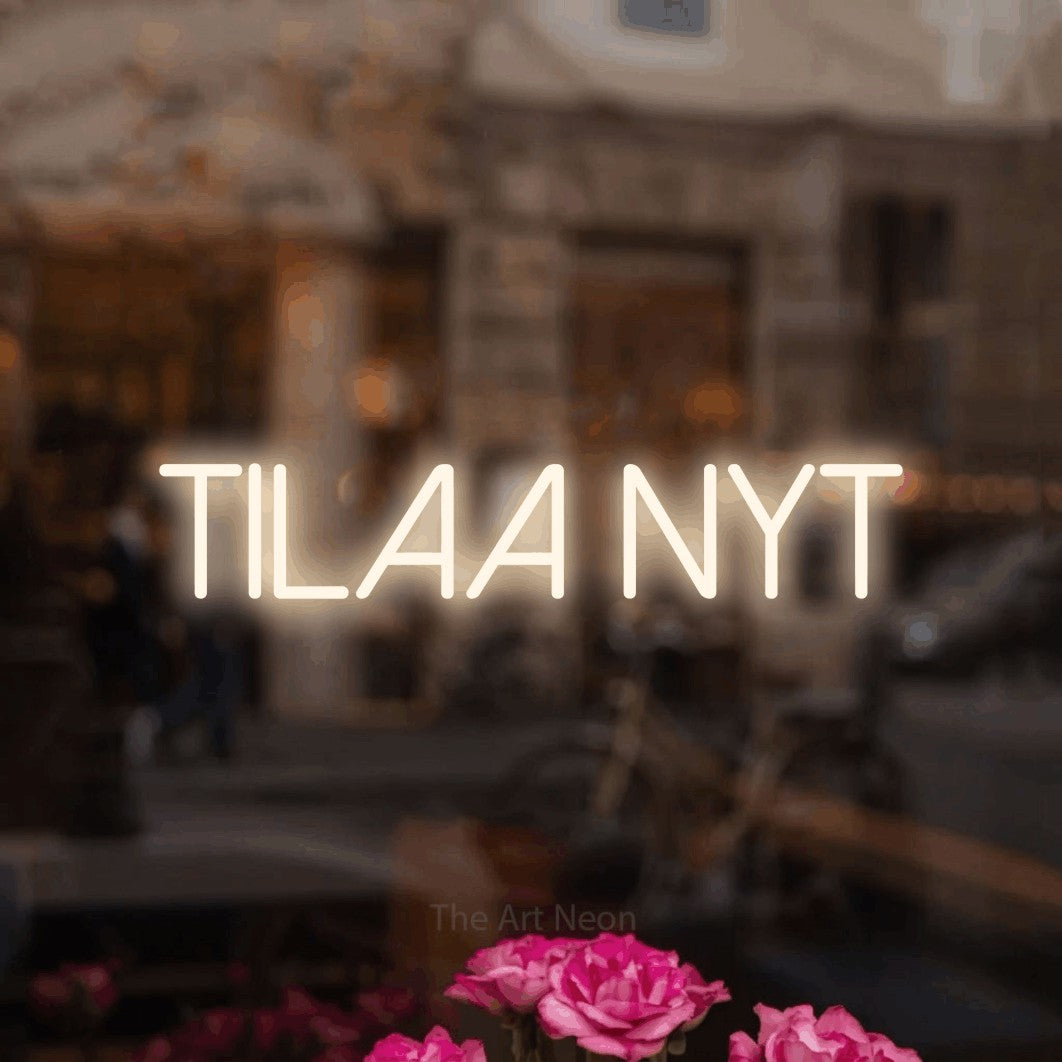 LED neon sign reading “Tilaa nyt”, arranged in a single line.