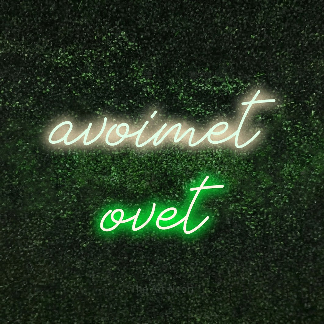 LED neon sign reading “avoimet ovet”, arranged in 2 lines.