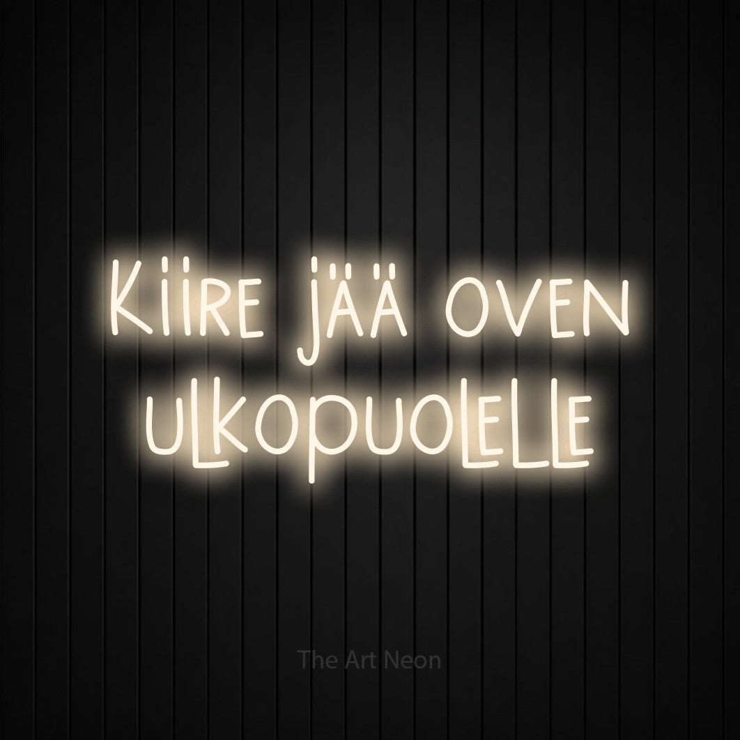 LED neon sign reading “Kiire jää oven ulkopuolelle”, arranged in 2 lines.