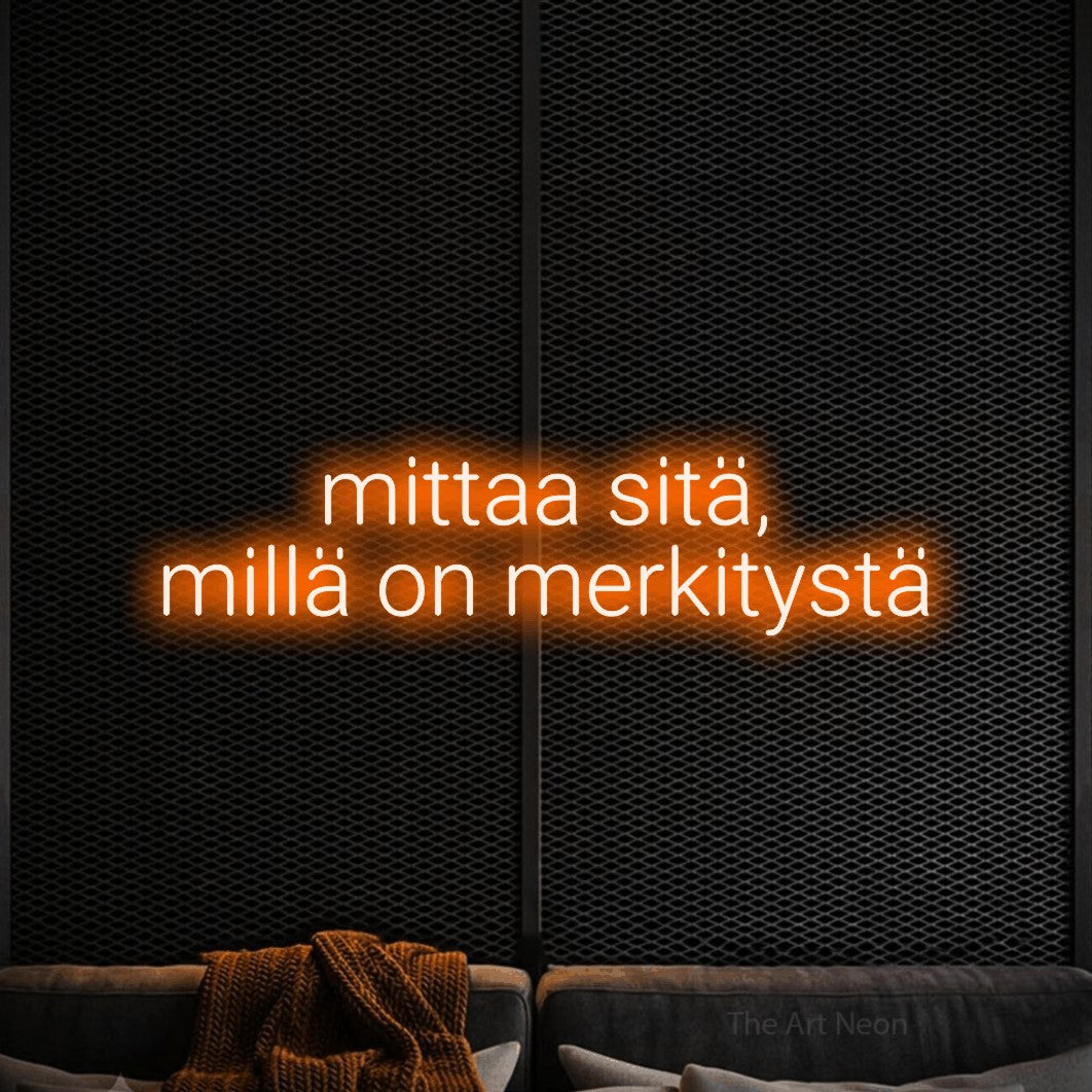 LED neon sign reading “mittaa sitä, millä on merkitystä”, arranged in 2 lines.