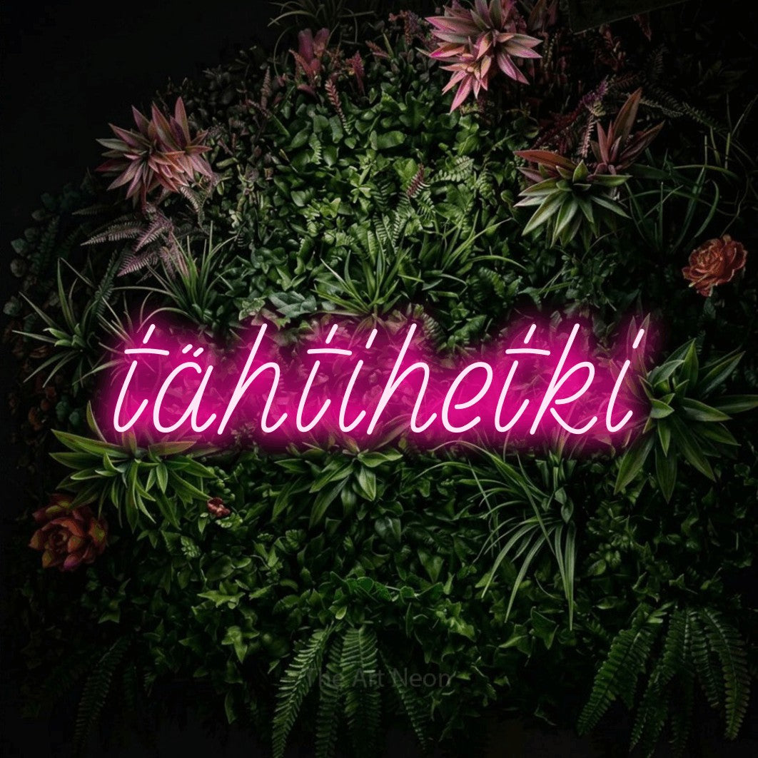 LED neon sign reading “tähtihetki”, arranged in a single line.