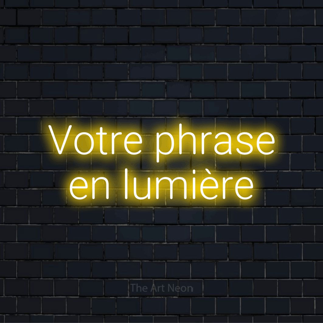 Enseigne néon personnalisée « Votre phrase en lumière » sur un mur en briques noires