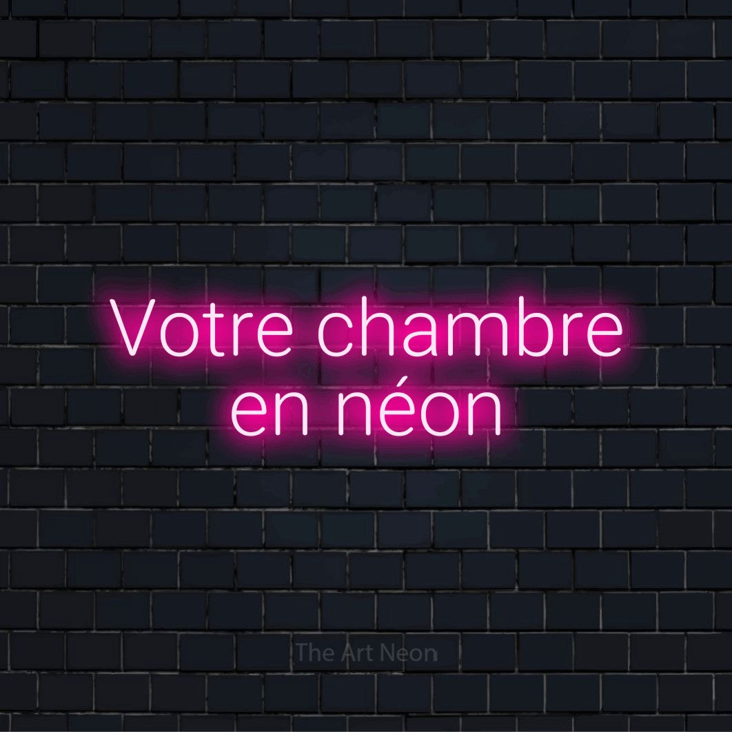 Enseigne néon personnalisée « Votre chambre en néon » sur un mur en briques noires