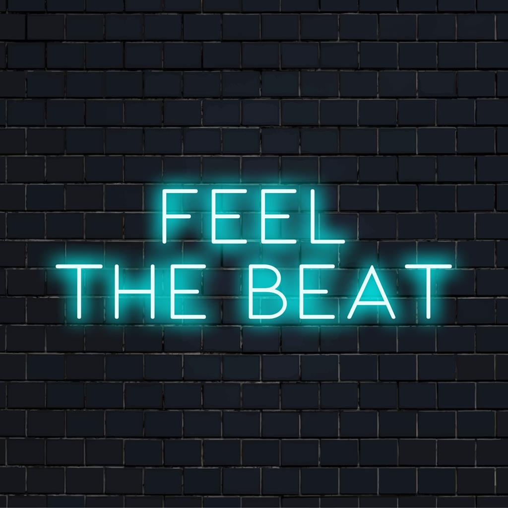 Mukautettu LED-valokyltti Feel The Beat 2 -designilla. Vangitsee energiaa eloisalla neonilähdyksellä, täydellinen ainutlaatuiseen sisustukseen.