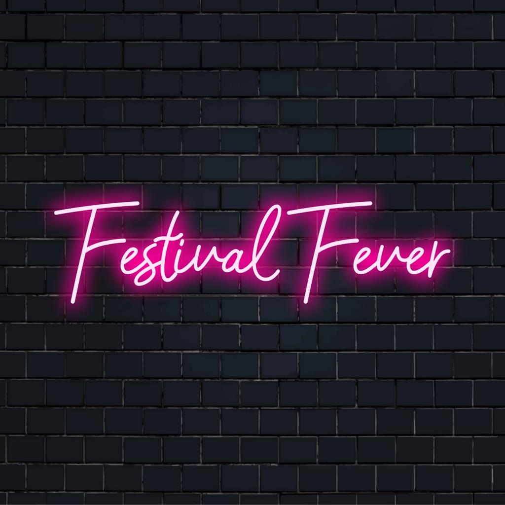 Muokattu LED-valokyltti, nimeltään Festival Fever, sisältää eloisia sävyjä ja dynaamisia muotoja, jotka parantavat tilaa neonsisustustyylillä.
